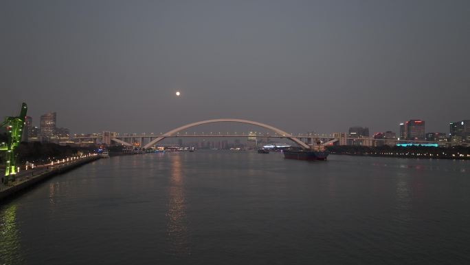 上海黄浦江星美术馆卢浦大桥江面夜景轮船