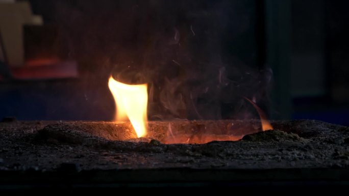 锻造之火：古老铸铜技术的炽焰
