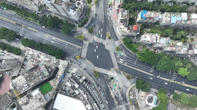 俯拍城市交通十字路口俯视道路车流俯瞰路况