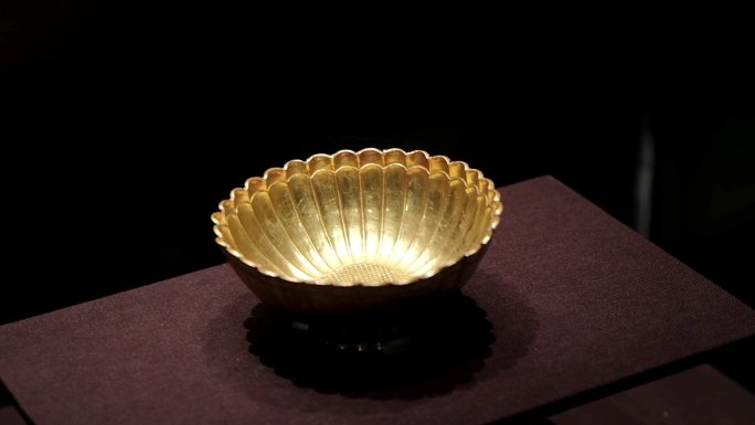 四川成都博物馆满庭芳特展菊花金碗