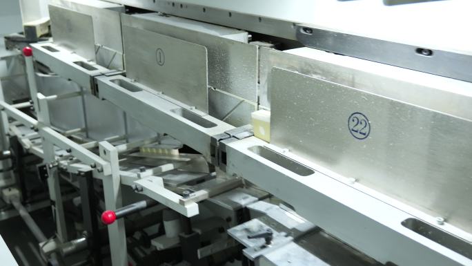 印刷厂里的各种机械设备运行3