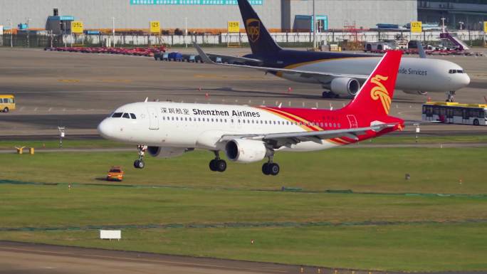 深圳航空A320客机 不抖丝滑降落画面