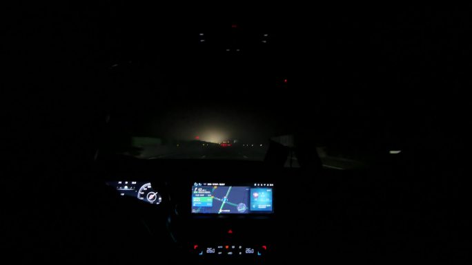 夜间行车 高速大雾