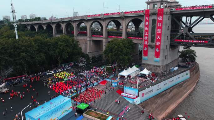 武汉长江渡江节航拍现场大景