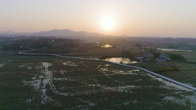 唯美冬季傍晚夕阳暮色下山村乡村田园落日