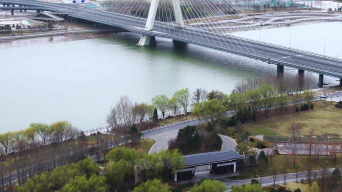石家庄春天的滹沱河太平河学府桥