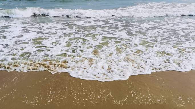 海南三亚海浪和沙滩风光