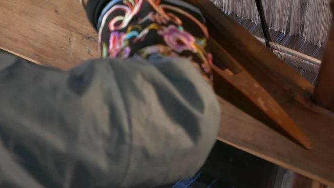 传统纺织：织布机上的手工技艺