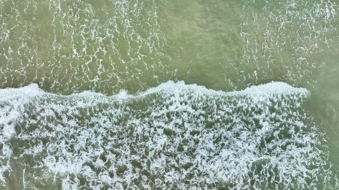 俯拍海浪浪花沙滩海岸线唯美空镜