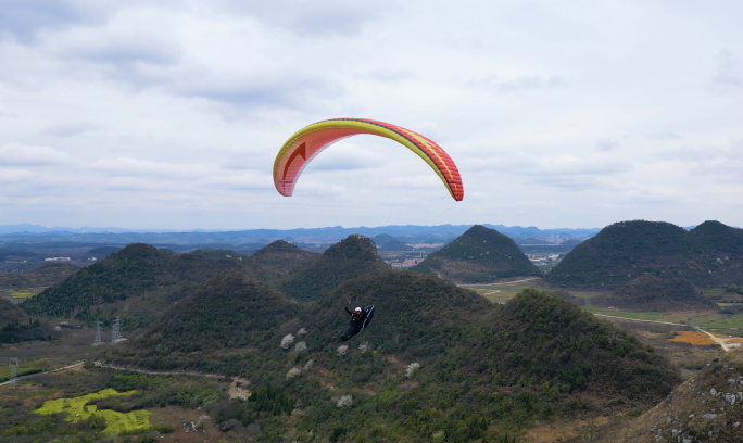 滑翔伞航拍山地滑翔伞极限运动诗和远方自由