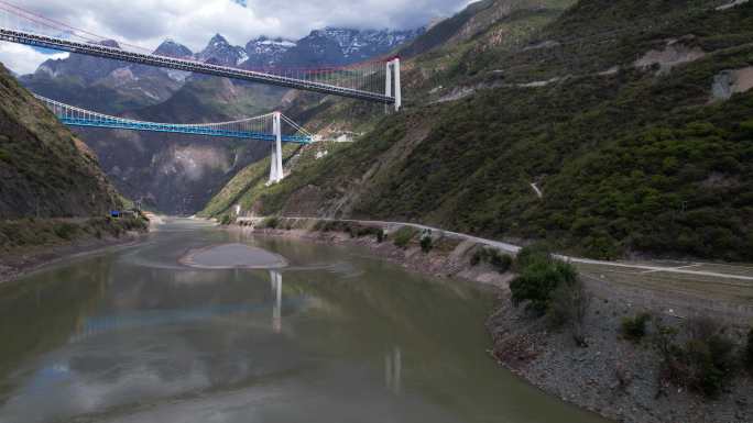 云南香格里拉藏族虎跳峡大桥航拍