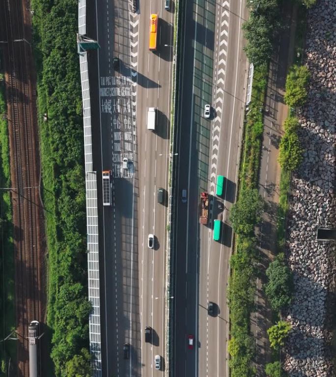 香港大埔区吐露港公路城市高架桥早晨交通情况