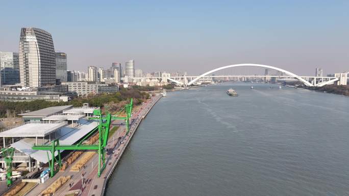 上海黄浦江两岸星美术馆卢浦大桥货船