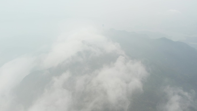 雾蒙蒙的深圳梧桐山