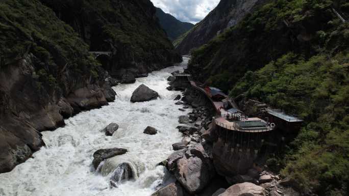 云南香格里拉藏族虎跳峡航拍