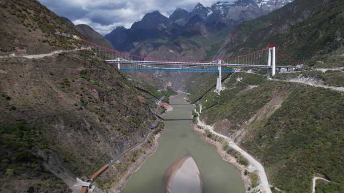 云南香格里拉藏族虎跳峡大桥航拍素材