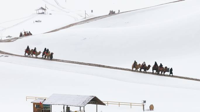 鸣沙山月牙泉雪景4k素材