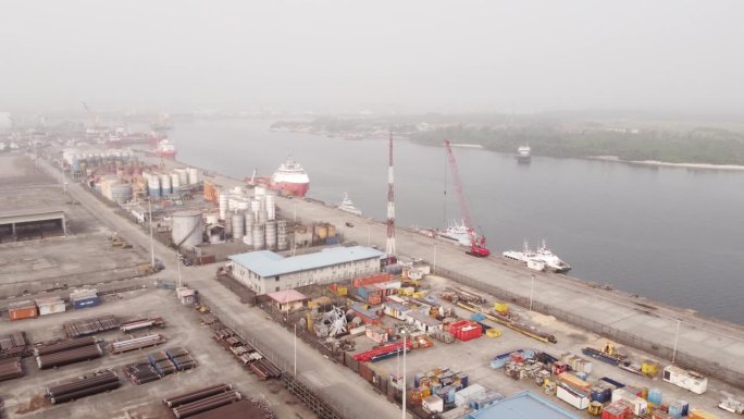 在非洲尼日利亚港口的船只，英特尔内，尼日利亚港口码头到岸价