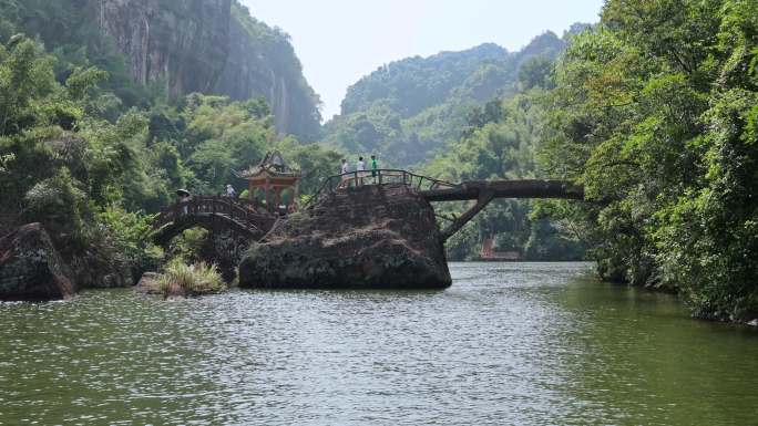 丹霞山翔龙湖毓秀亭