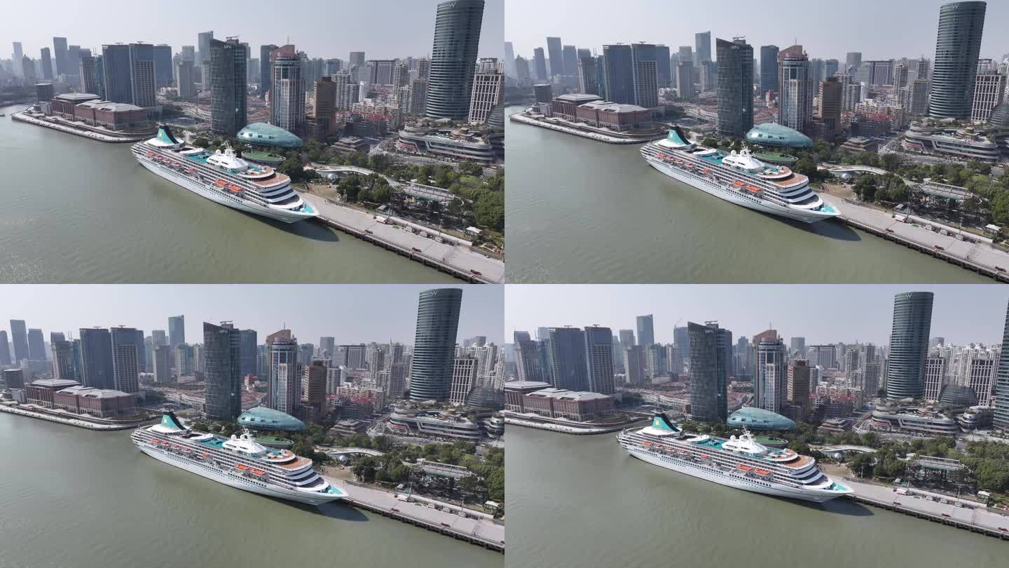 上海黄浦江邮轮停靠在北外滩码头