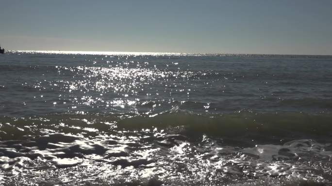 海滩海浪海平线逆光海面