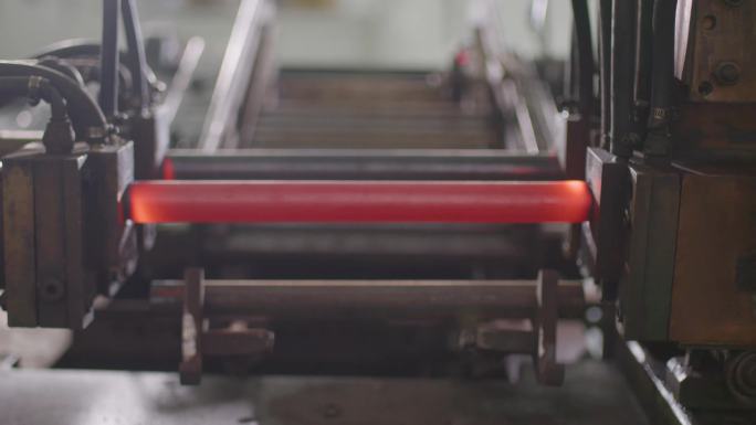 4K钢铁锻压成型生产淬炼过程 锻压机