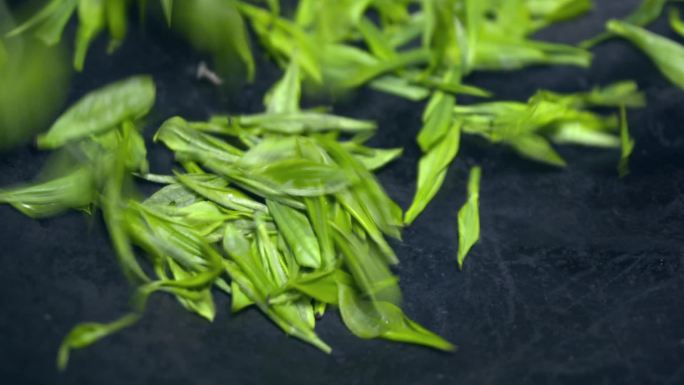 采高山野茶手工杀青铁锅杀青西湖野茶绿茶