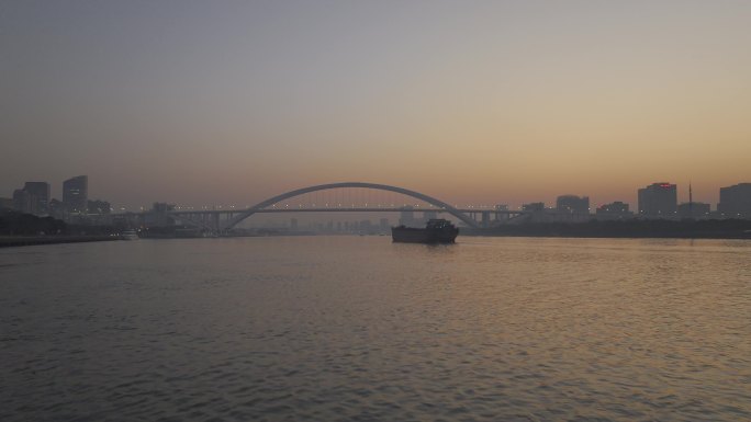 上海黄浦江卢浦大桥早晨江面大型货船航行
