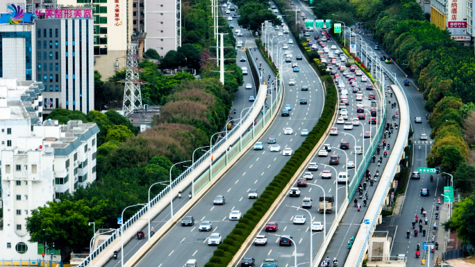 早高峰快节奏城市交通路况