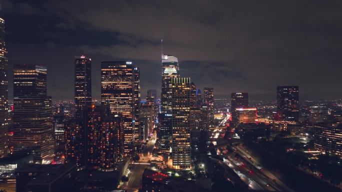洛杉矶市中心地标摩天大楼夜景灯光汽车街道