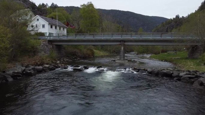 挪威峡湾一个小镇的航拍视频