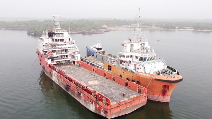 在非洲尼日利亚港口的船只，英特尔内，尼日利亚港口码头到岸价
