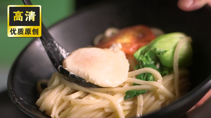 面条煮面做面面食制作汤面骨汤面蔬菜面