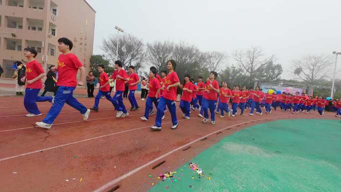 中学生奔跑中考百日誓师