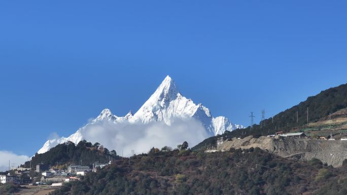 云南香格里拉梅里雪山飞来寺高空航拍