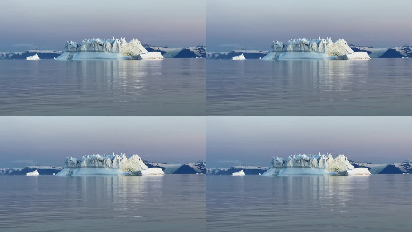 日落后布莱宁峡湾的童话冰山。Scoresbysund,格陵兰岛。