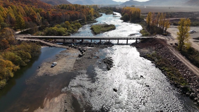 森林山林城市风光河流清水秋季