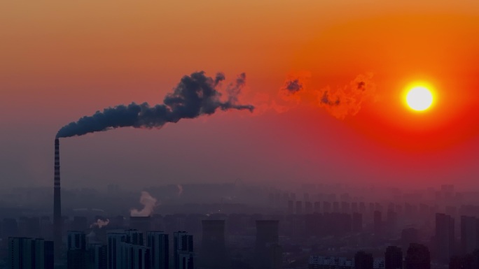 辽宁沈阳城市冬天日出烟囱城市天际线风景