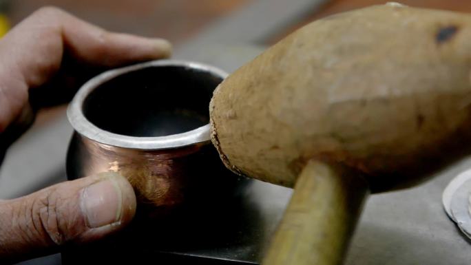 传统手工艺：精铸铜器的制作过程