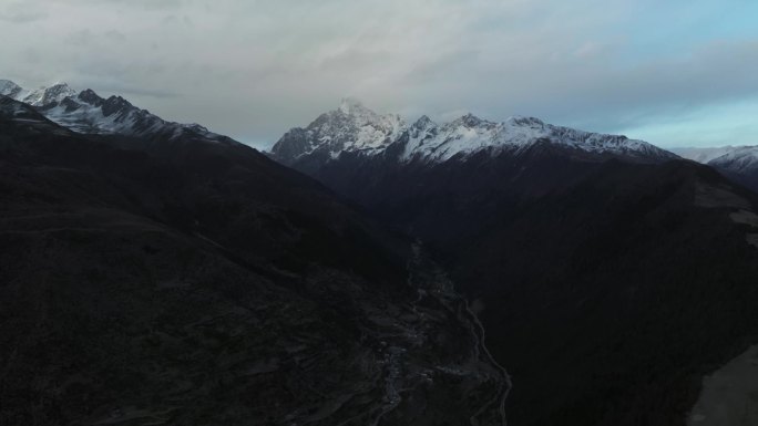 四川雅安牛背山云海云瀑贡嘎雪山高空航拍