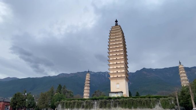 大理崇圣寺三塔延时摄影（从右往左走拍摄）