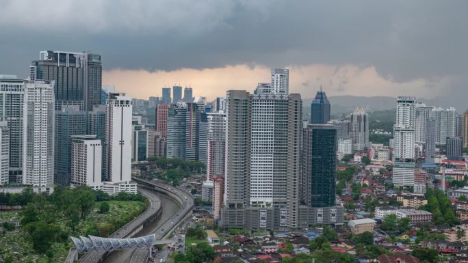 暴雨天气吉隆坡市区交通街道道路屋顶全景4k延时马来西亚