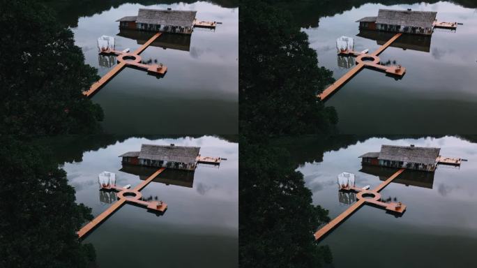 航拍画面，轨道，上升，在海水中的高跷度假屋。码头，通往度假小屋的木桥，泰国苏梅岛。