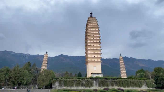 大理崇圣寺三塔延时摄影（从左往右走）