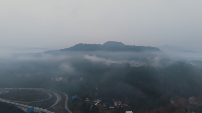 航拍大山清晨薄雾