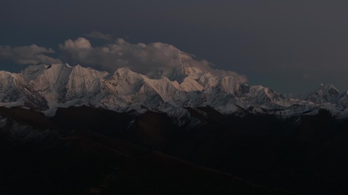 四川甘孜州木雅神山贡嘎神山雪山高空航拍