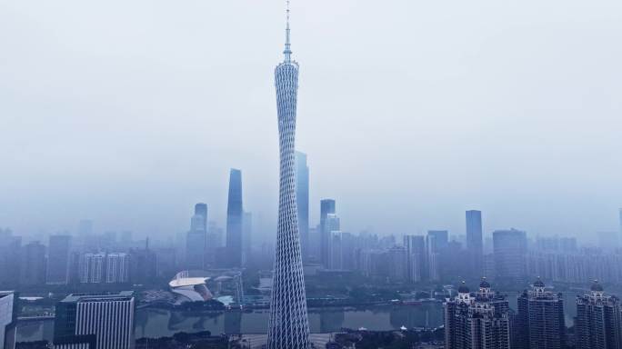 广州回南天清晨平流雾珠江新城航拍5K视频