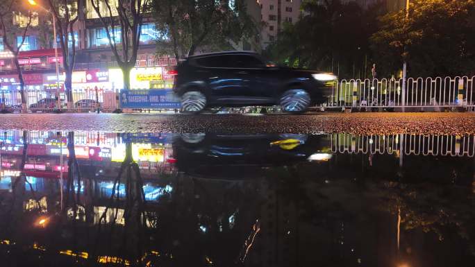 雨夜街景