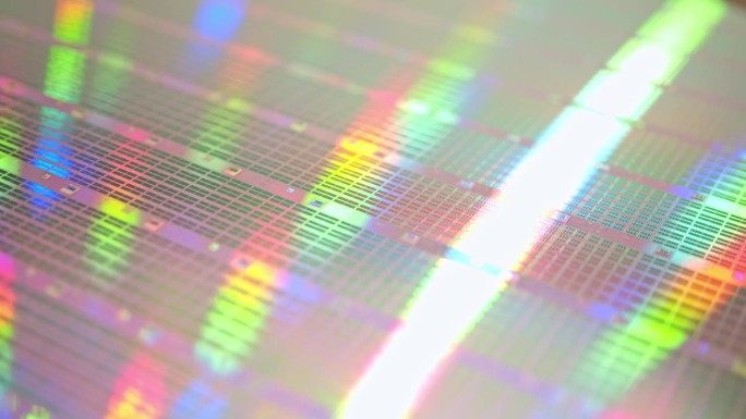 硅片微处理器电路布局的特写图。半导体或中央处理单元CPU微芯片由具有图案材料层的硅片制成。