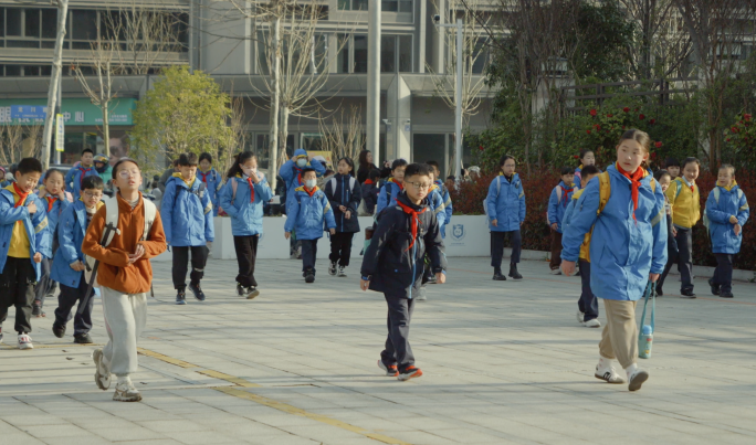 小学生上学